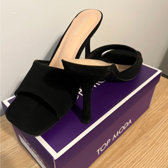 Heels - Picture 2 of 3